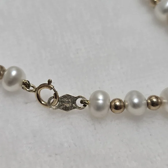 14k Gold and White Pearl Bracelet, Size 7 - Picture 7 of 13